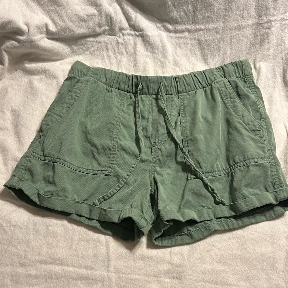 GAP Green Cargo Shorts - Picture 2 of 6